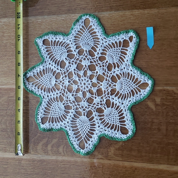 Handmade doili table decor 3 - Picture 1 of 3